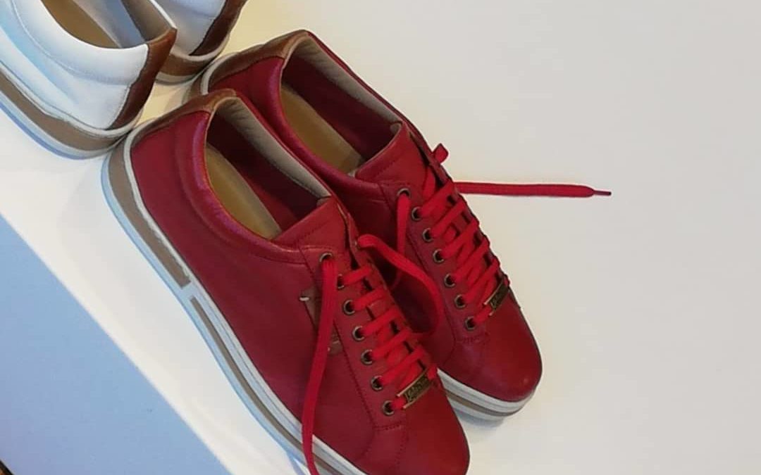 Snickers rosso – 180,00 €